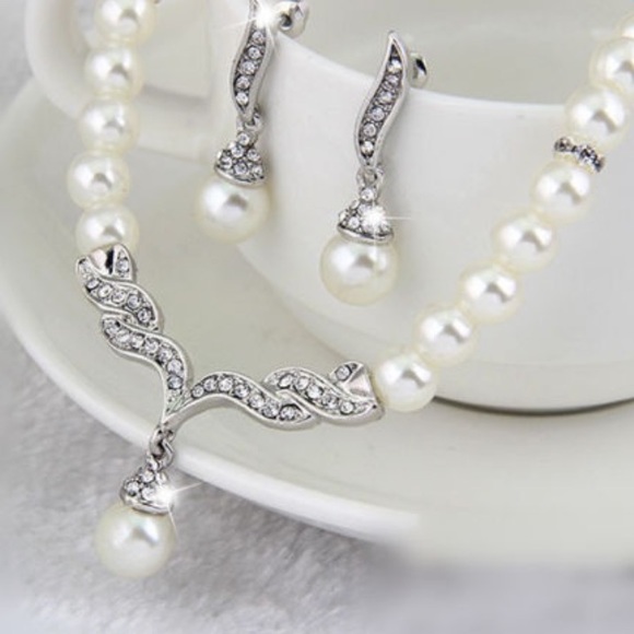 Pearl Bridal Necklace & Earring Set - Picture 2 of 3